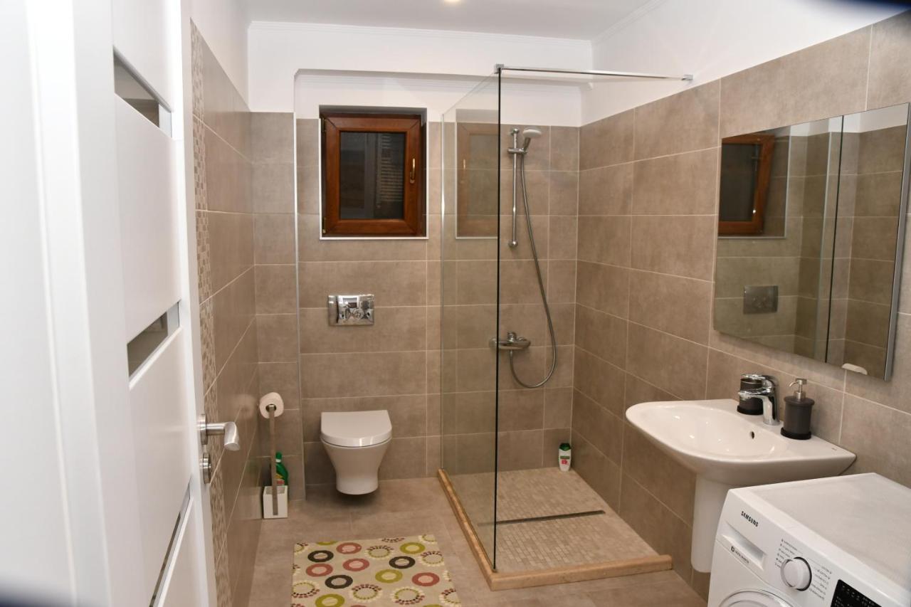 Toporasi Apartament Lejlighed Craiova Eksteriør billede